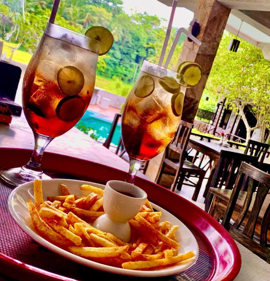 Villa Pinnawala&Restaurant Esterno foto