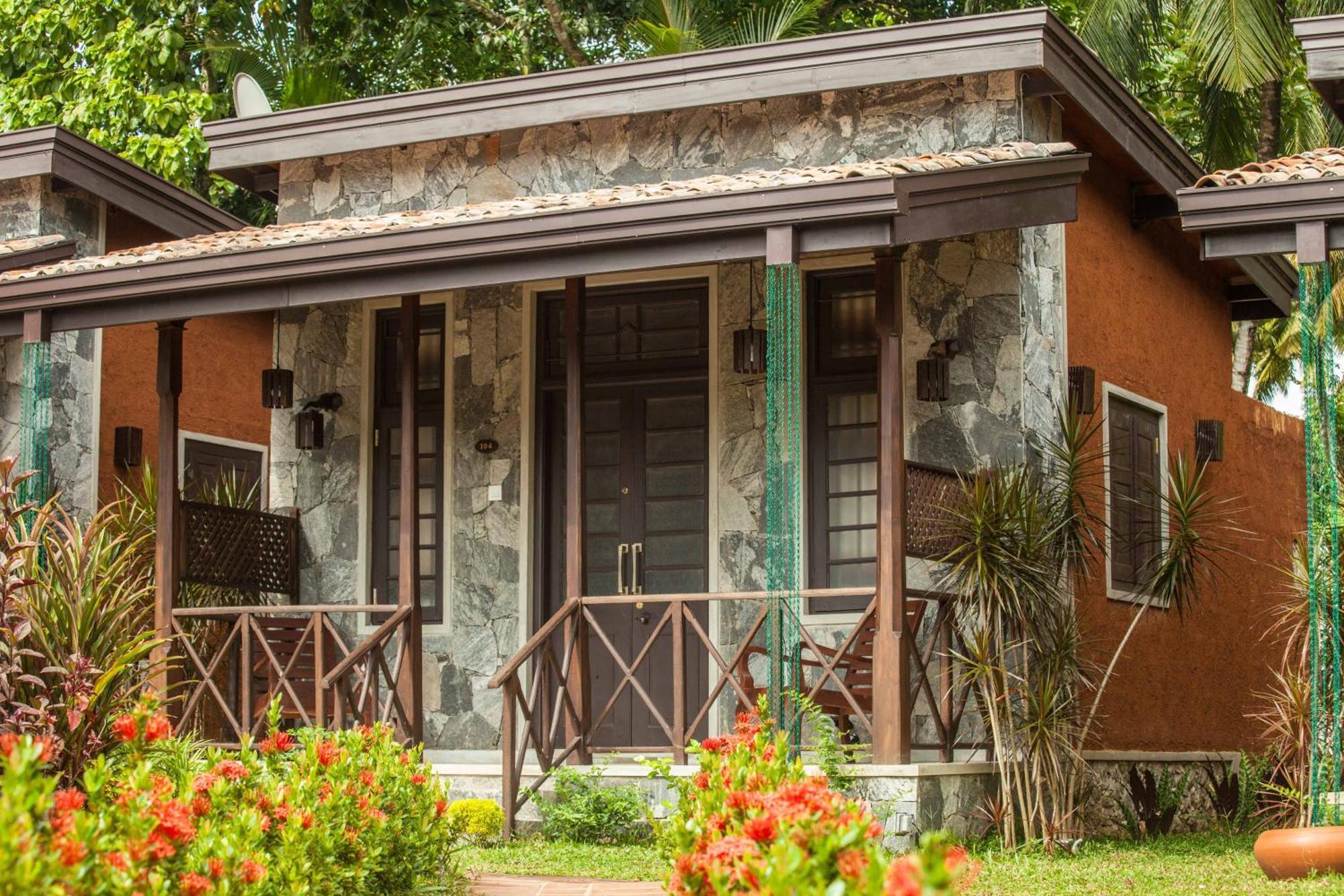 Villa Pinnawala&Restaurant Esterno foto