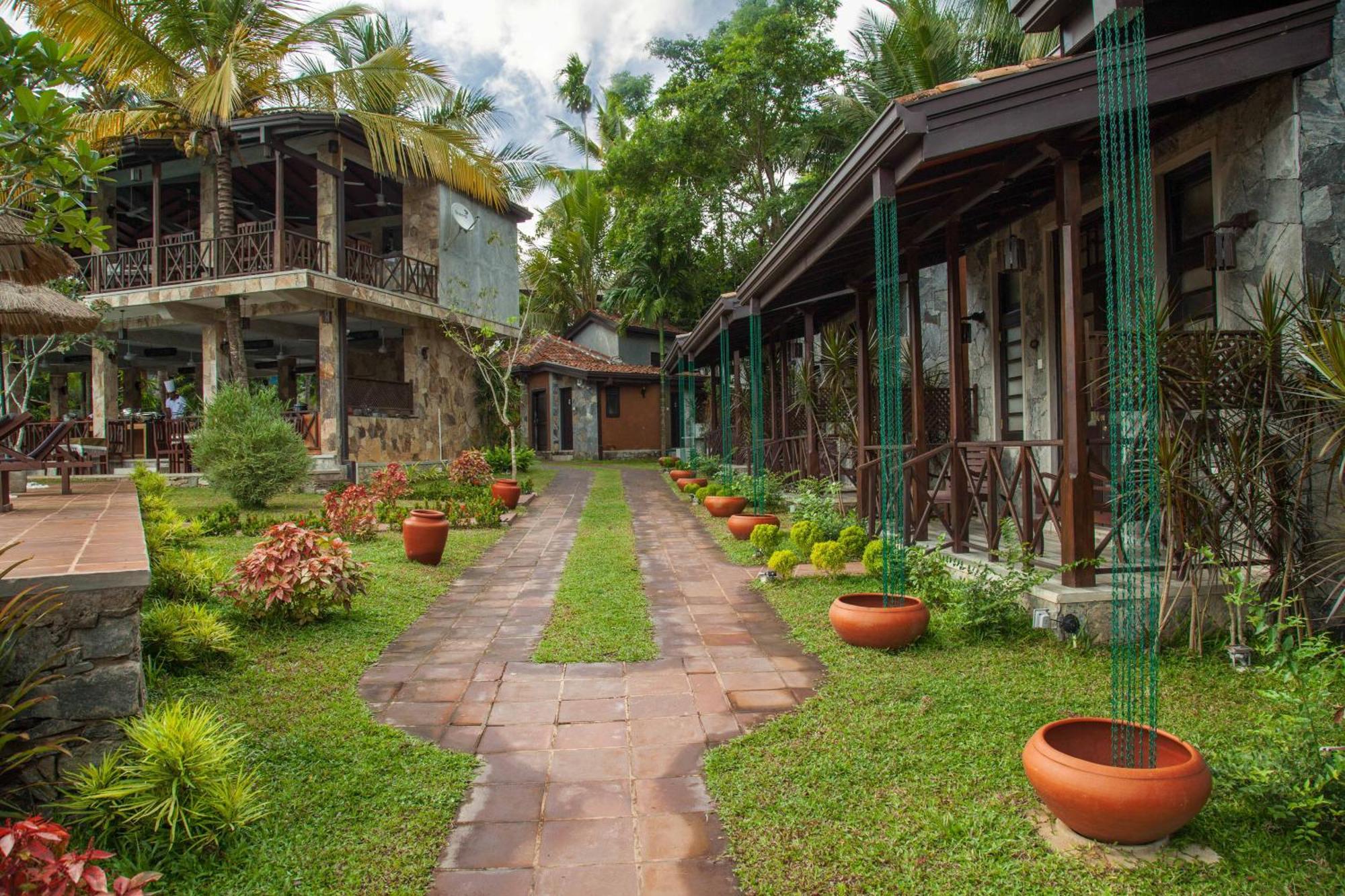 Villa Pinnawala&Restaurant Esterno foto