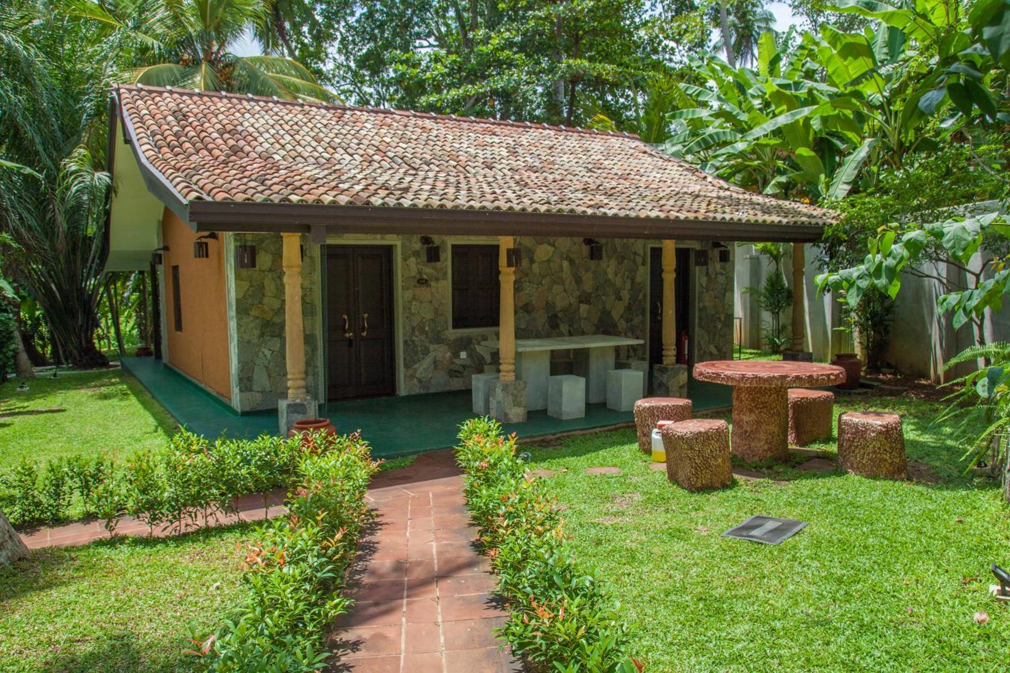 Villa Pinnawala&Restaurant Esterno foto