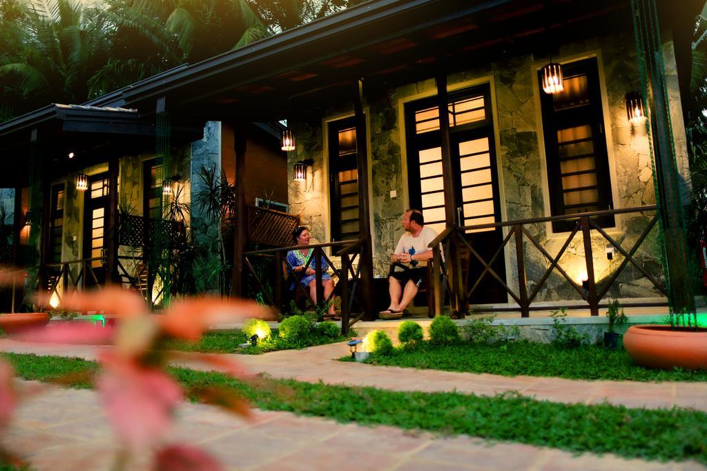 Villa Pinnawala&Restaurant Esterno foto