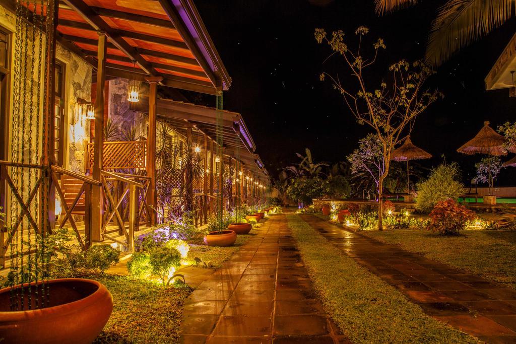 Villa Pinnawala&Restaurant Esterno foto