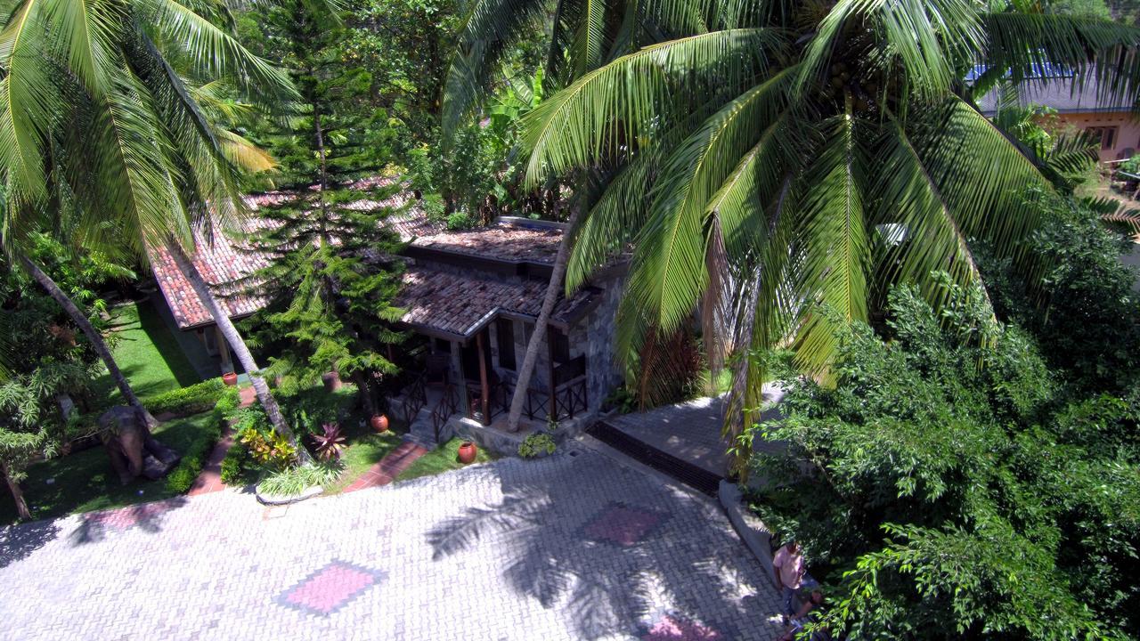 Villa Pinnawala&Restaurant Esterno foto